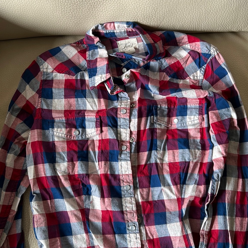 Levi’s plaid shirt size M